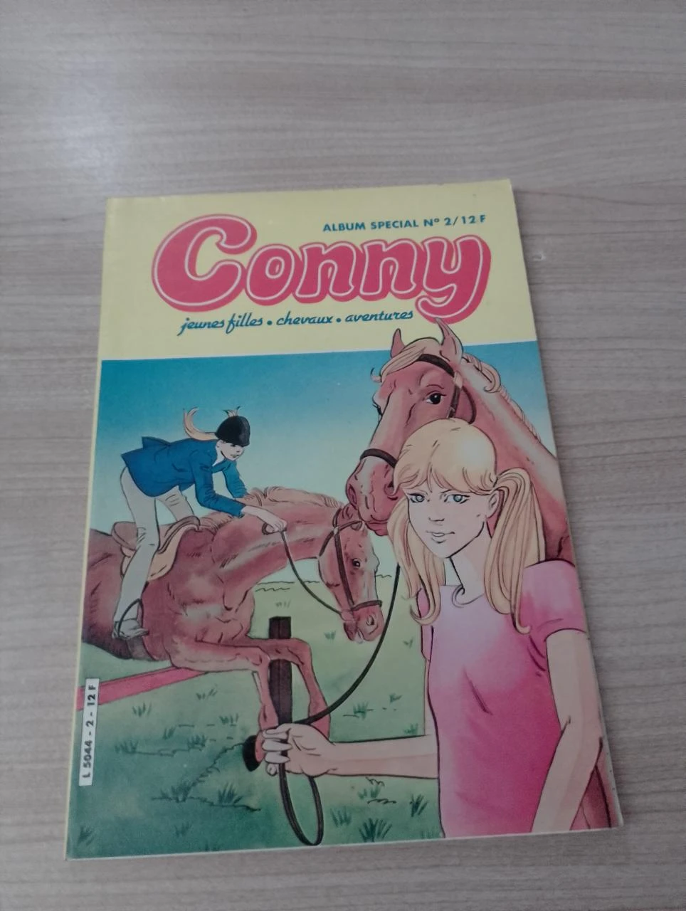 Conny, album spécial n° 2, jeunes filles-chevaux- aventures
